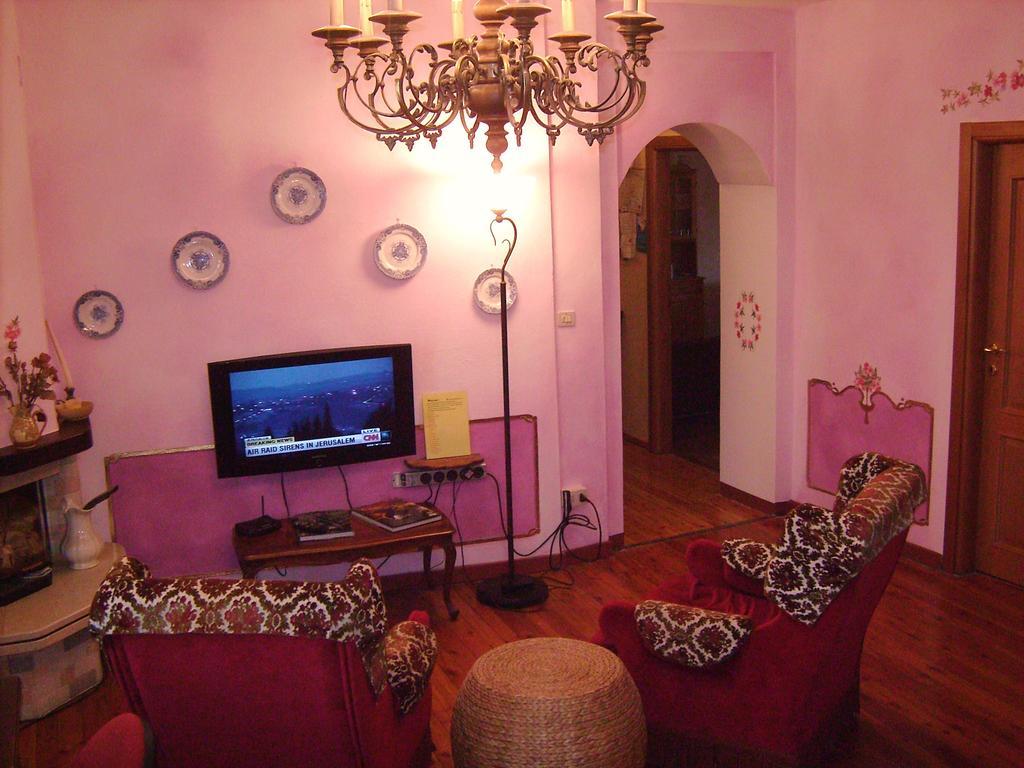 Charming Glicine And Azalea House Art And Colour With Lakeview Cadenabbia Camera foto