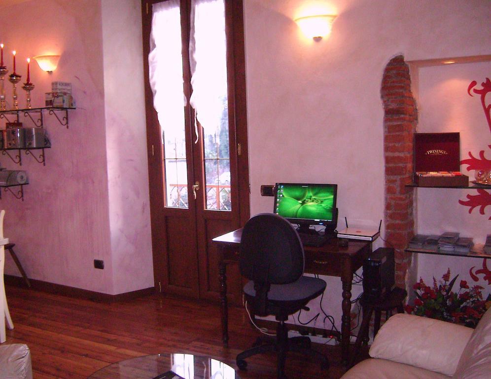 Charming Glicine And Azalea House Art And Colour With Lakeview Cadenabbia Camera foto