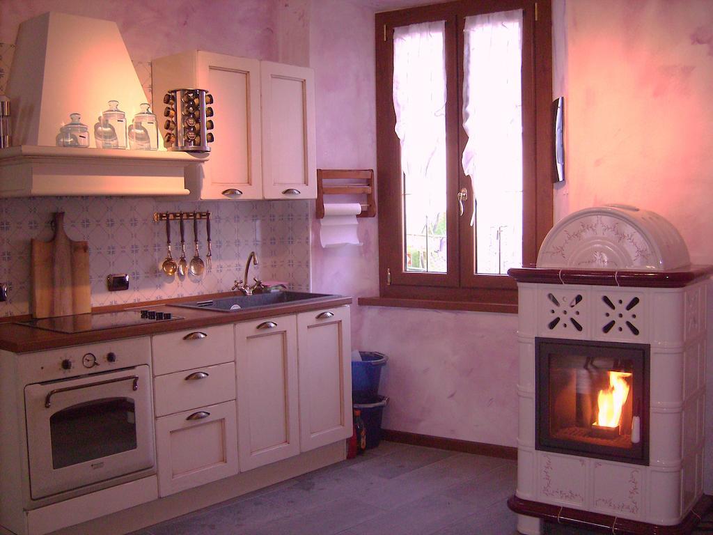 Charming Glicine And Azalea House Art And Colour With Lakeview Cadenabbia Camera foto